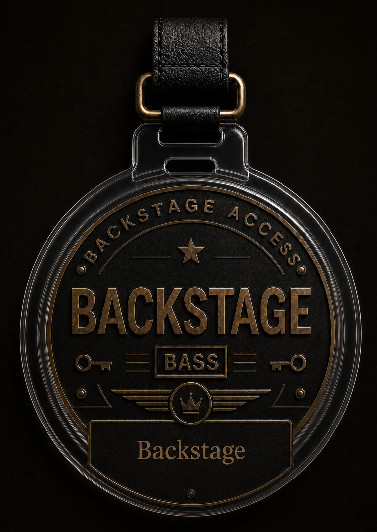 BASS Backstage — passe vertical com inscrição Backstage Access, palco iluminado e descrição: Acesso antecipado. Experiências especiais. Mais perto dos artistas.